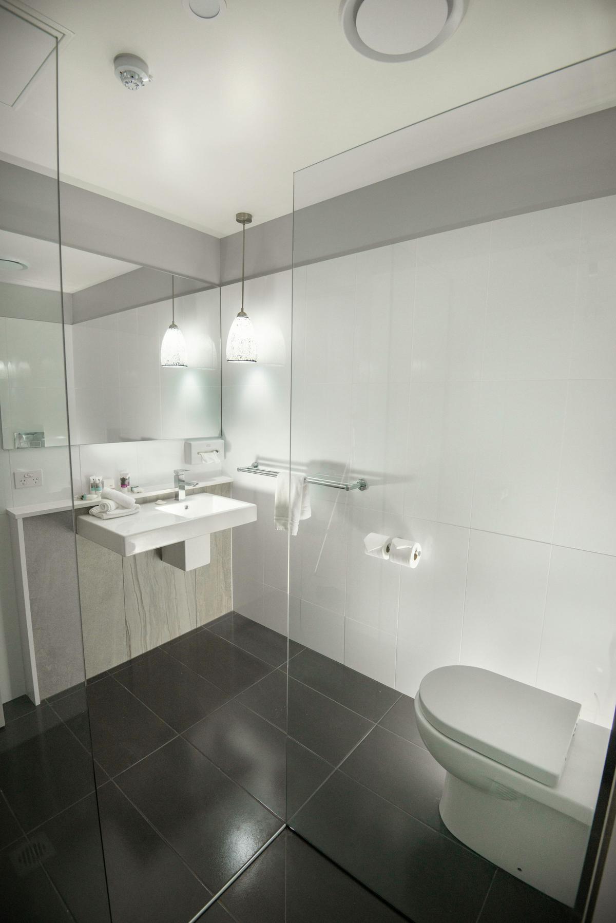 Mercure Warragul Bathroom
