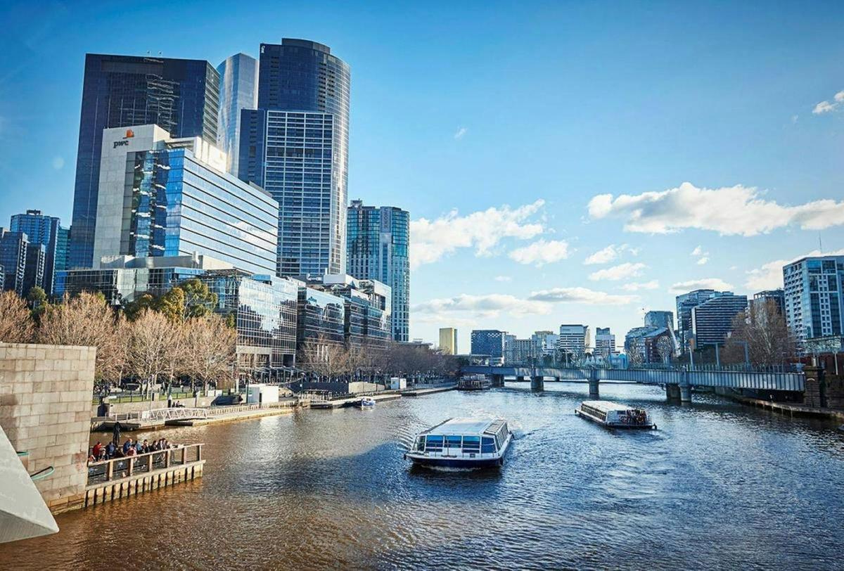 melbourne city views on cruise