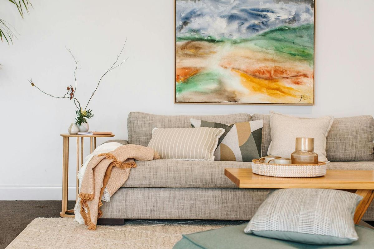 Georgian bathhouse #5 lounge room