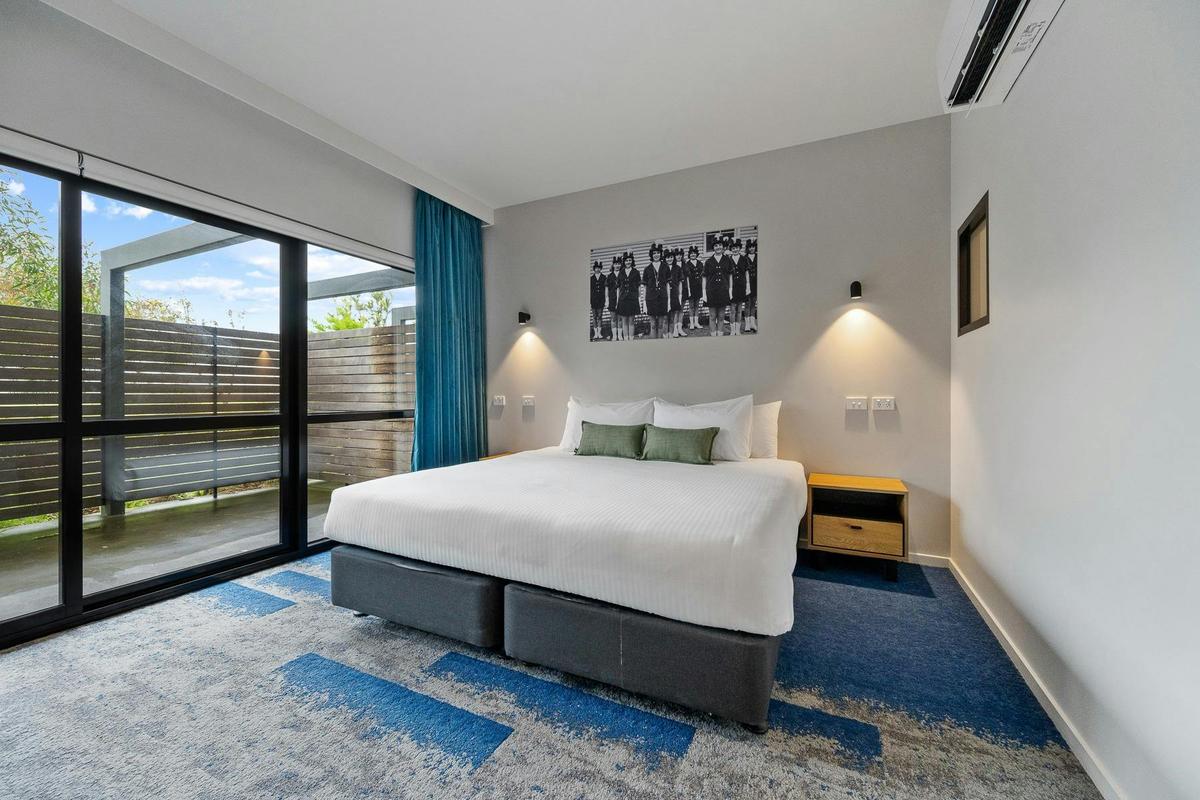 Courtyard Room