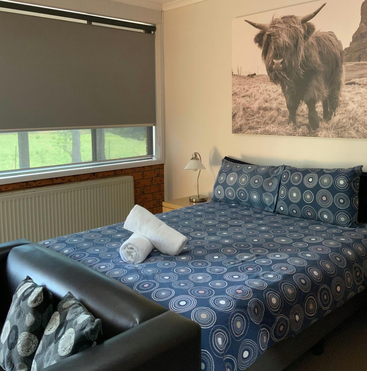 Renovated Family Room Queen Bed