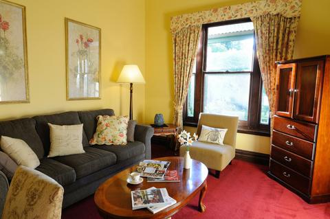 Lounge room - King Suite