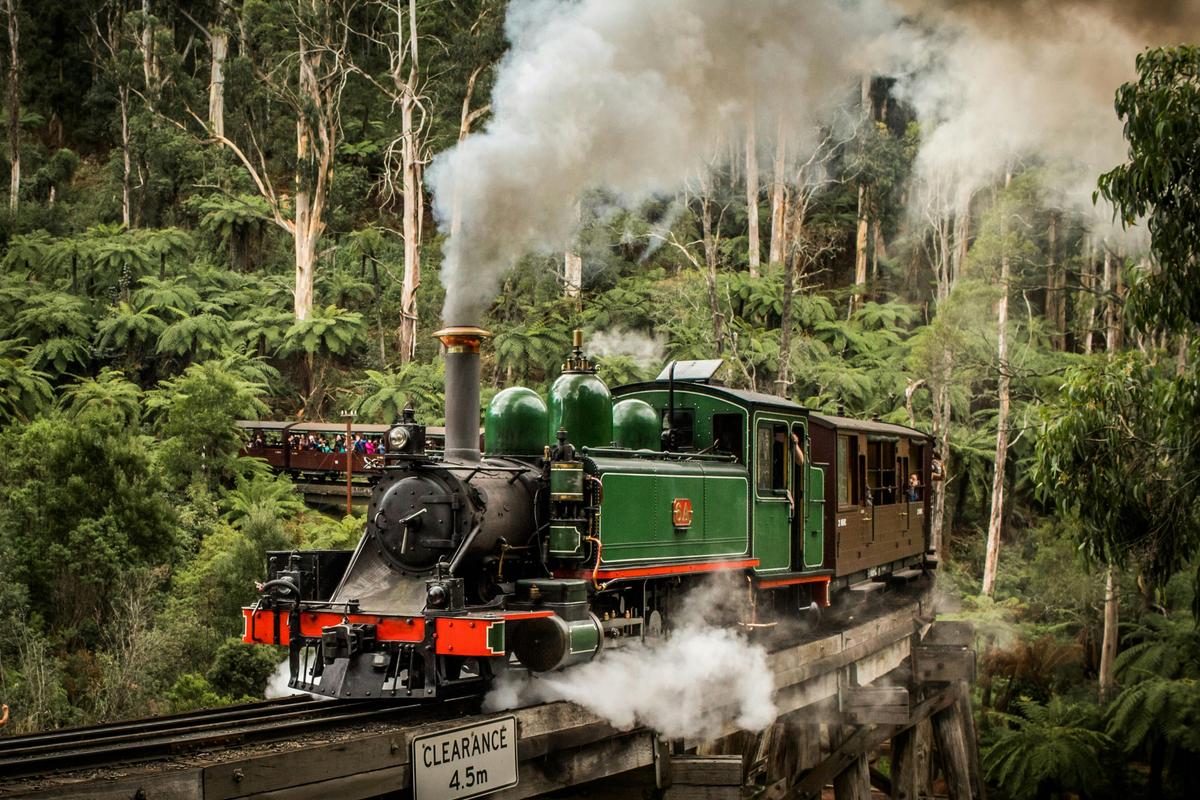Puffing Billy crossing bridge