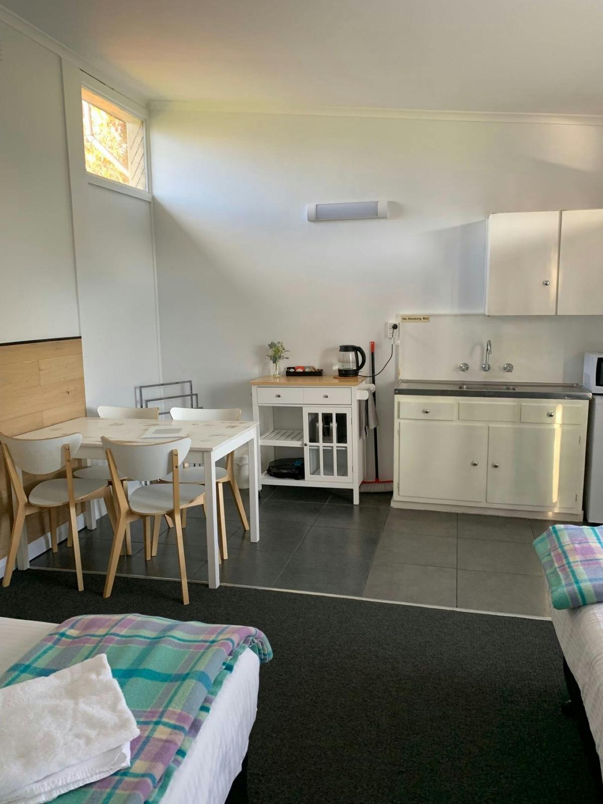 2 single beds + kitchenette