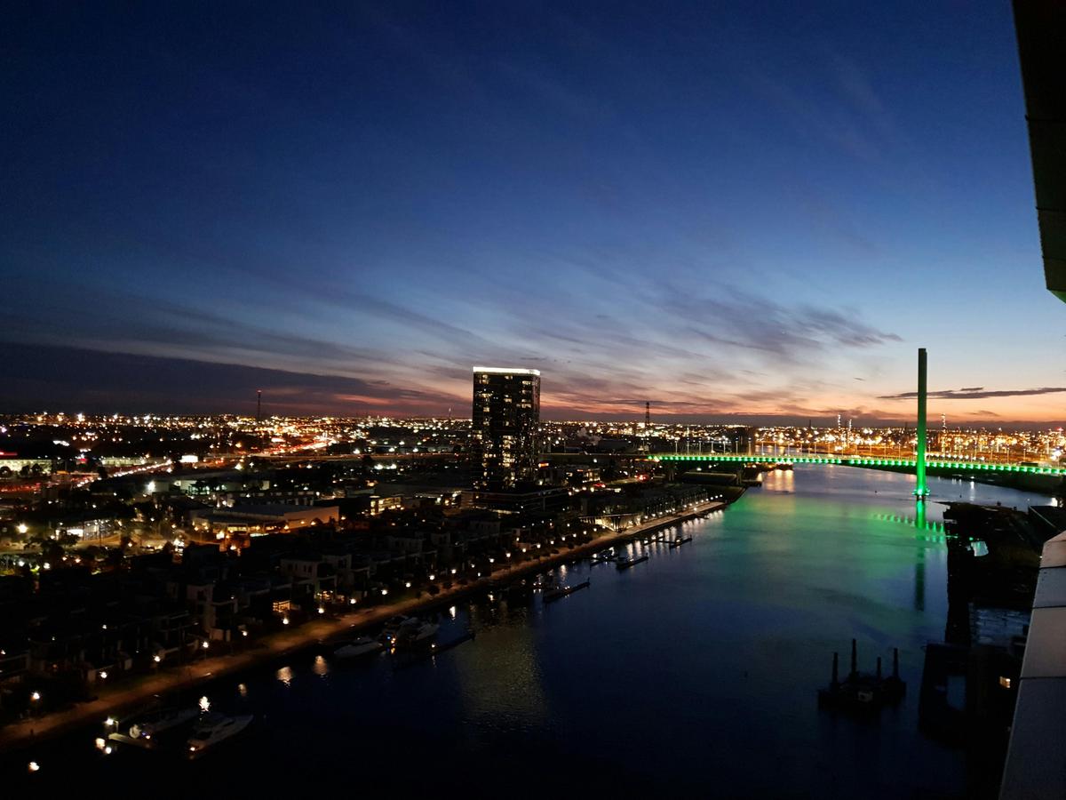 View from our Premium 2 Bedroom apartment. Views of the Yarra River, Port of Melb & Port Phillip Bay
