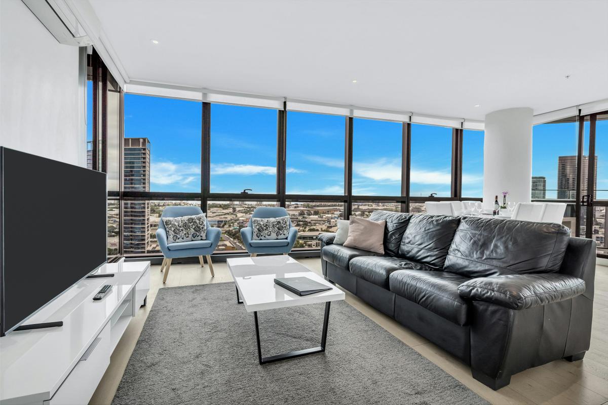 Lounge Area with Smart TV and Sofabed