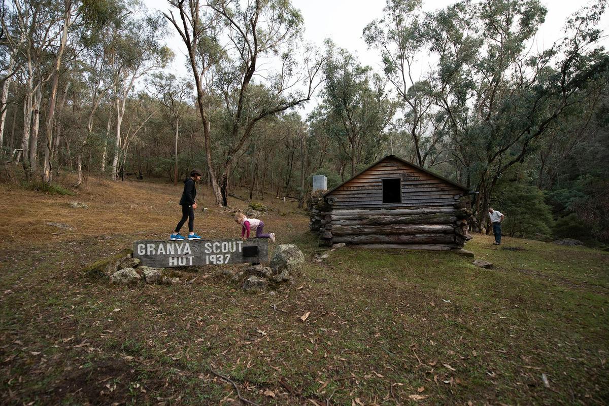 Scout Hut is located on the walking track between the Cotton Tree Creek campground and Granya Falls