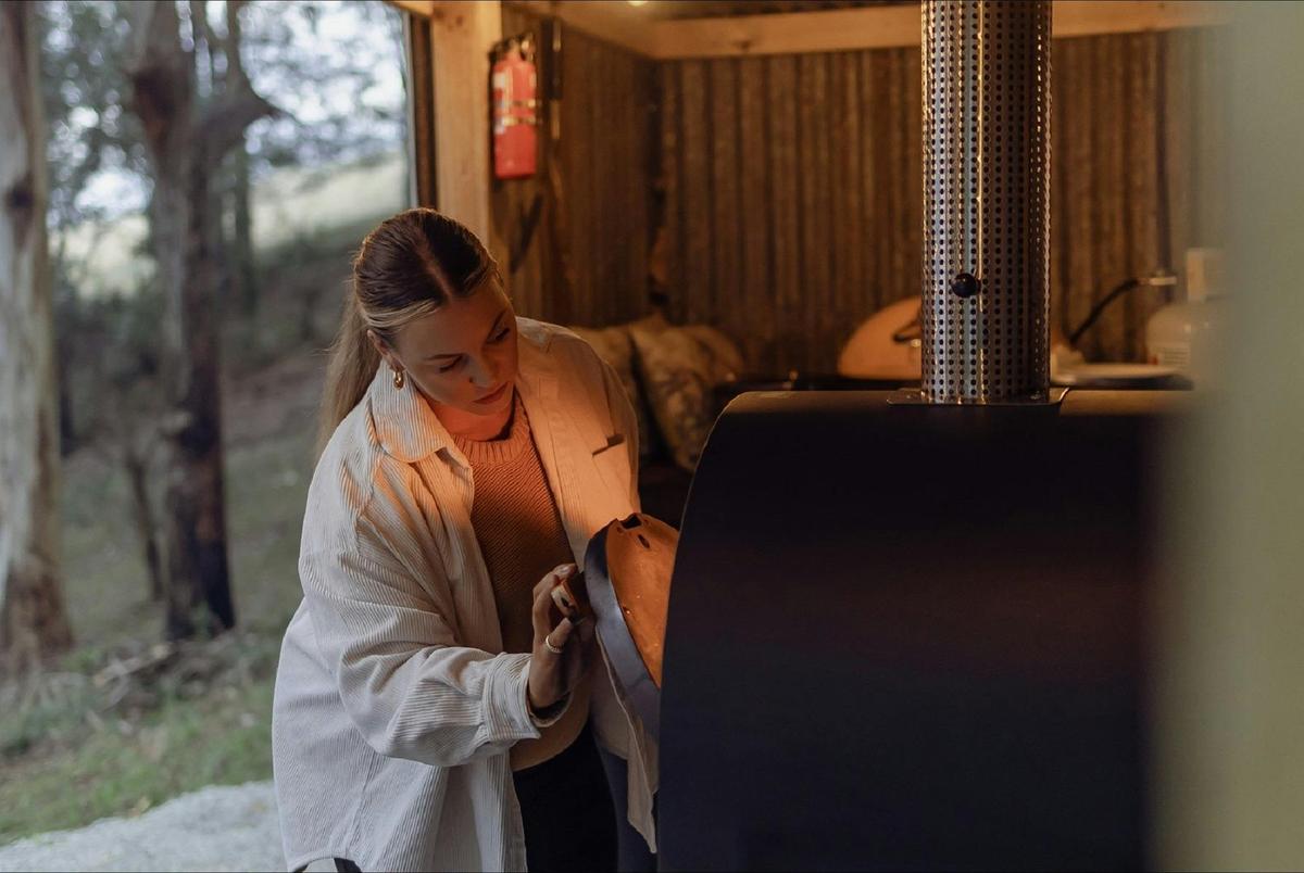 Private Pizza oven and BBQ - Supa Luxe Glamping at Mirador Springs Retreat