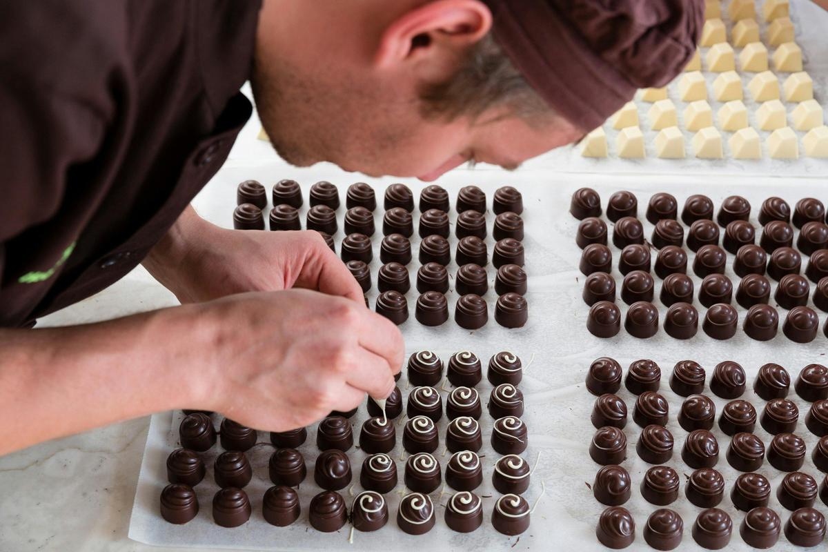 Watch European Chocolatiers Thomas and Anna at work