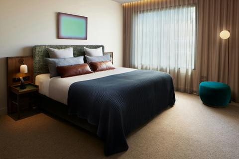 CLUB ONE-BEDROOM SUITE