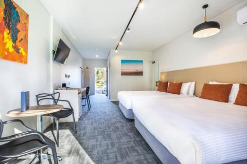 Studio Twin Queen Room