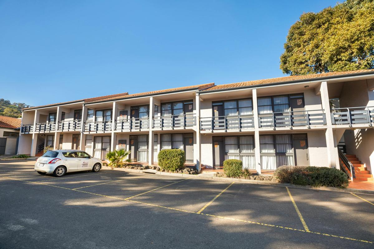Nightcap at Ferntree Gully Hotel Exterior