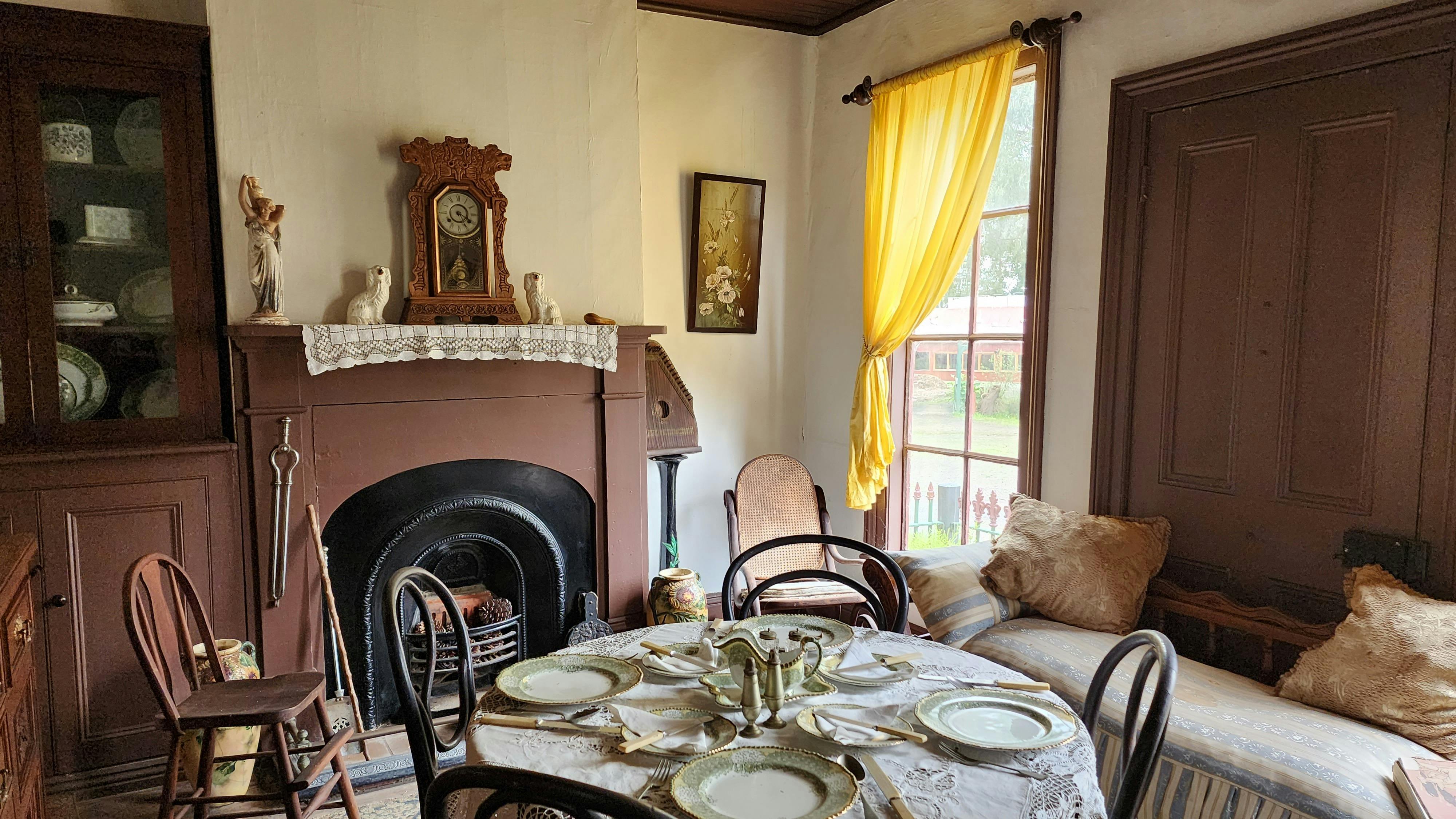 Loren House lounge room