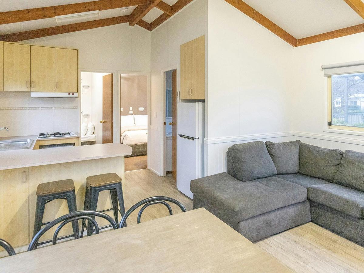 Family Cabin -Living