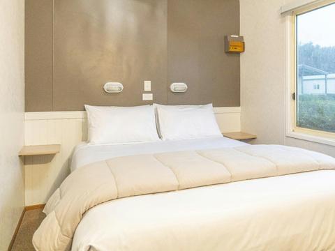 Family Cabin - Bedroom