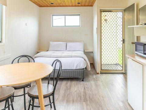 Budget Family Cabin - Bedroom