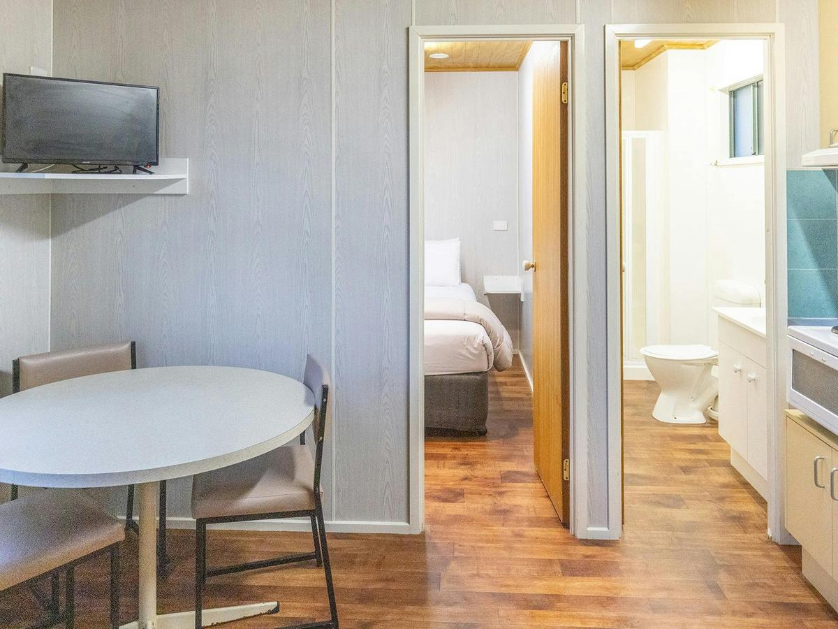 1 Bedroom Cabin - Dining