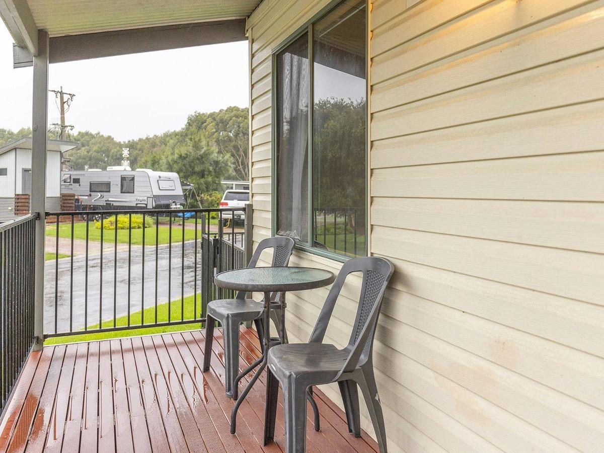 2 Bedroom Cabin Pet Friendly - Exterior