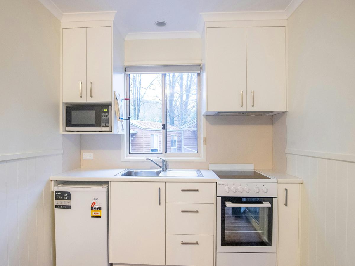 Cedar Cabin - Kitchen