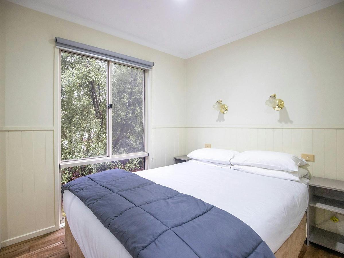 Feathertop Villa - Bedroom
