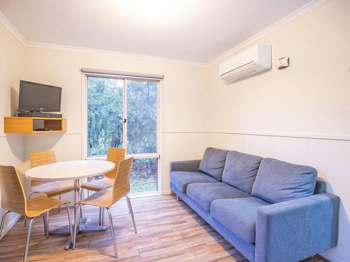 Feathertop Villa - Living Room