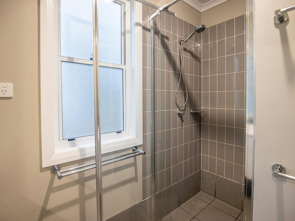 Feathertop Villa - Bathroom