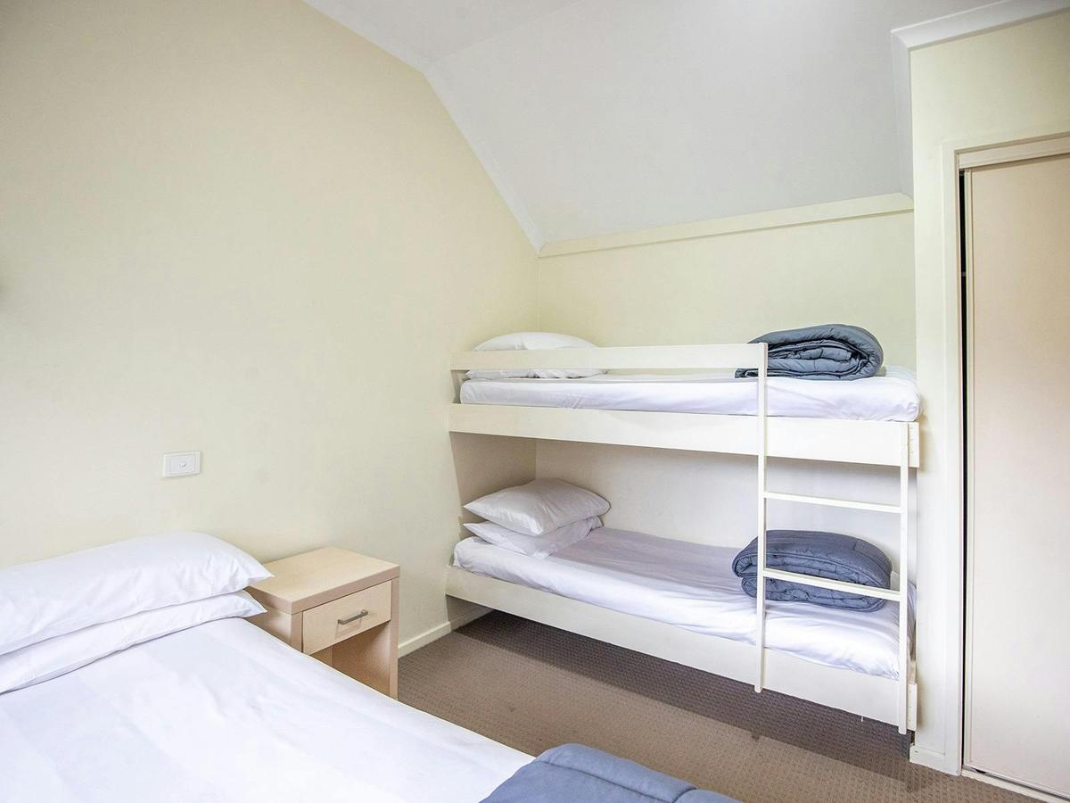 River Cabin - Bedroom