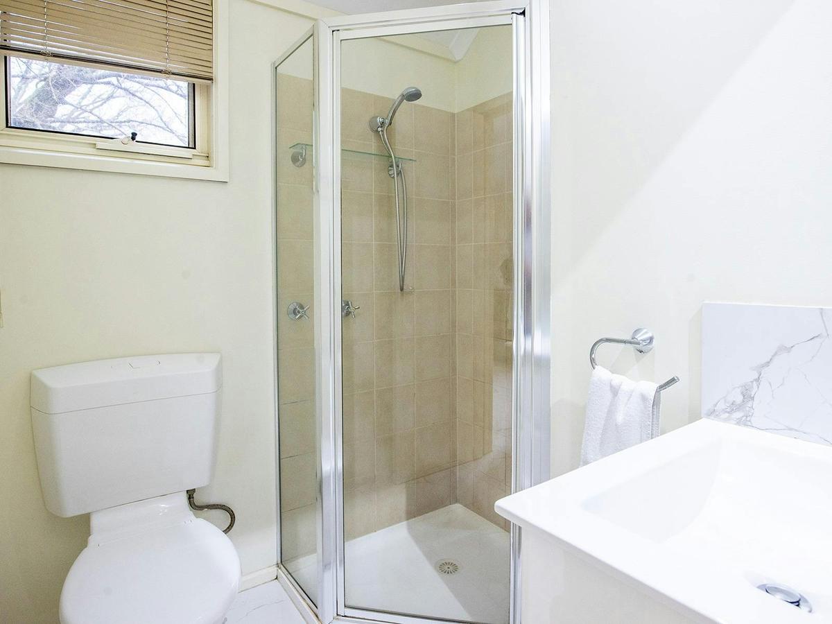 River Spa Cabin - Bathroom