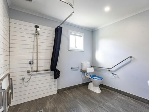 Banksia Villa Access Friendly | Bathroom