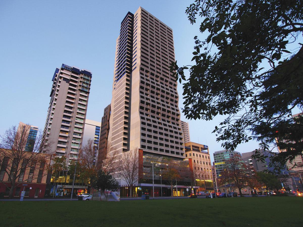 Oaks Melbourne on William Suites