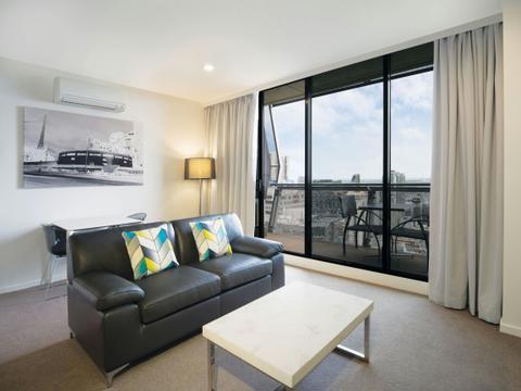 Oaks Melbourne on William Suites