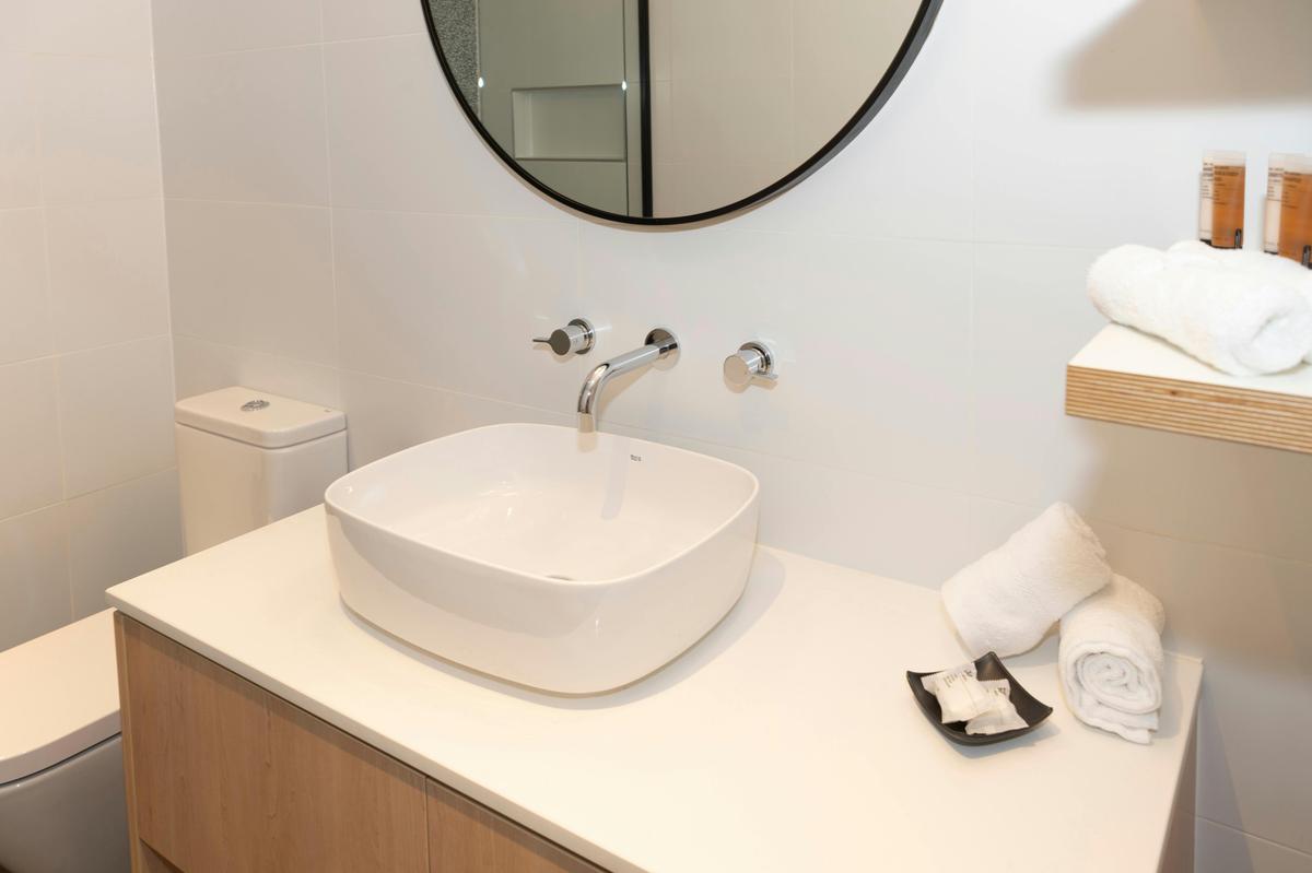 One Bedroom Parkview Bathroom