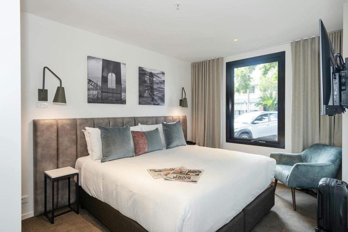 One Bedroom Bellerine king bed or 2 x single beds