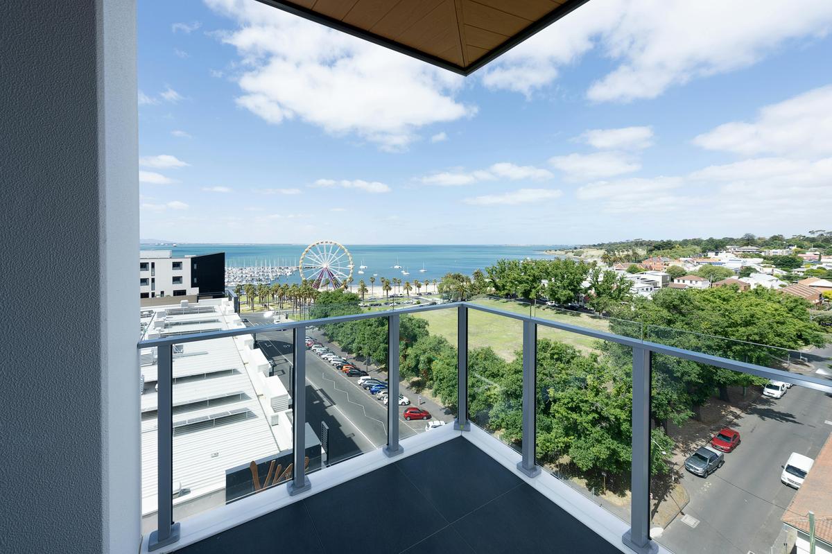 R Hotel Geelong overlooking Austin Park towards Eastern Beach