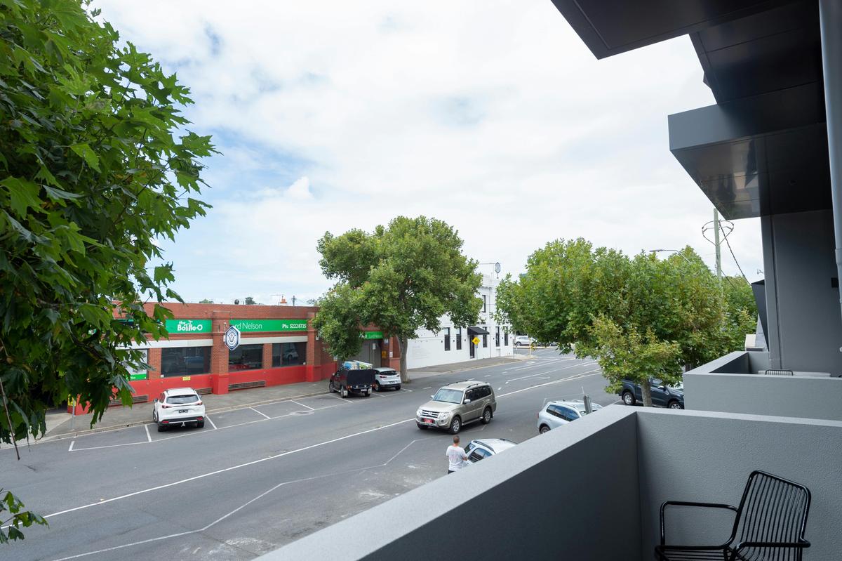 Two Bedroom Bellerine Street Loft Apartment Balcony and View