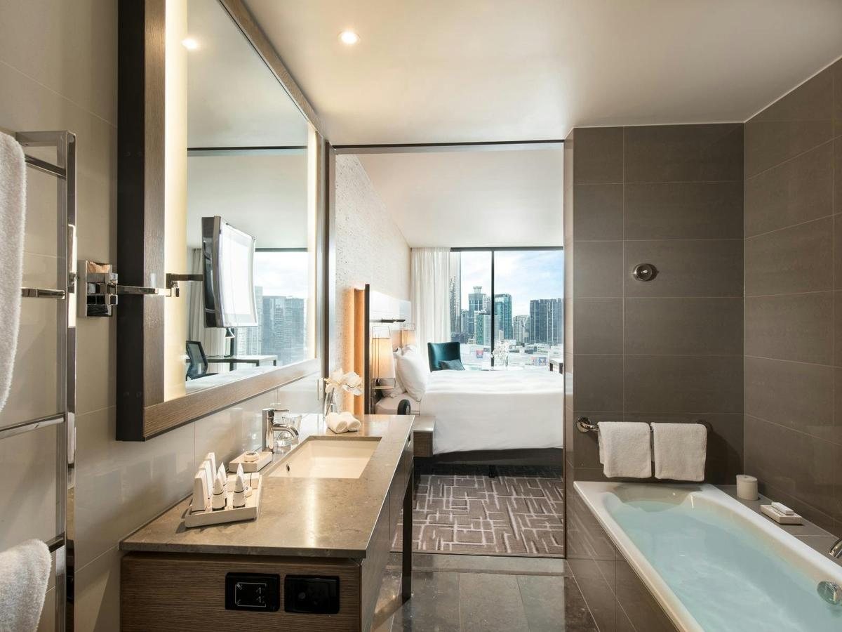 Pacific Club King Bathroom