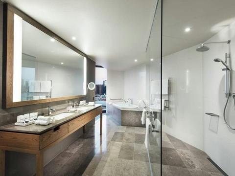 Panoramic Suite Bathroom