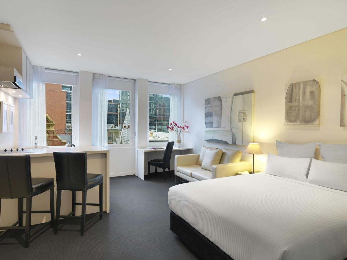 Oaks Melbourne on Collins Suites