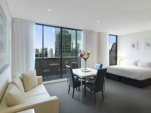 Oaks Melbourne on Collins Suites