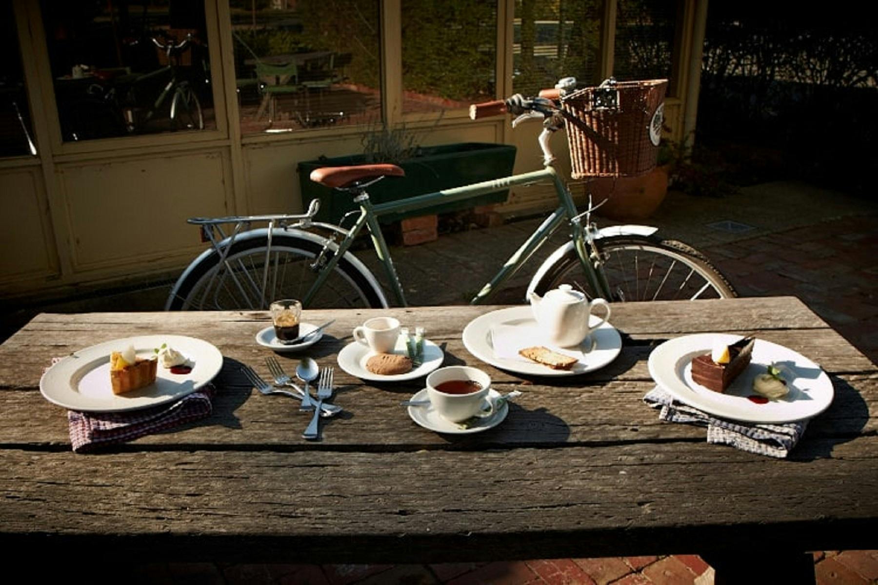 Bakery, food, and a Bike at Oxley.