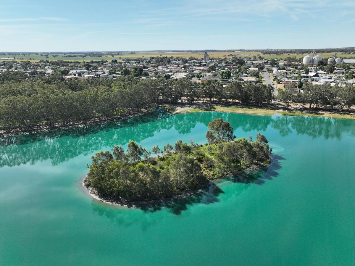 Nhill Lake