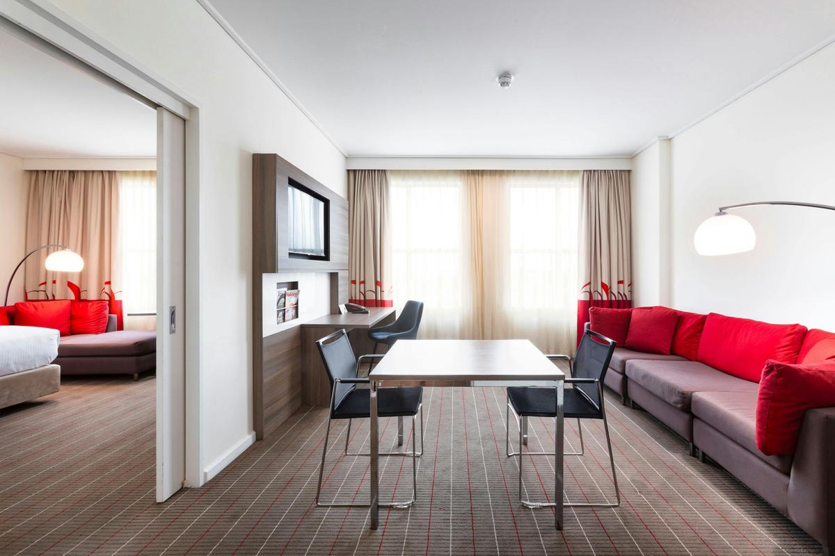 Superior King Suite Lounge