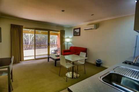 1 Bedroom Apt Lounge
