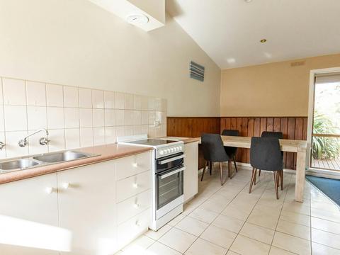 Family Spa Cabin | Kitchen and Dining