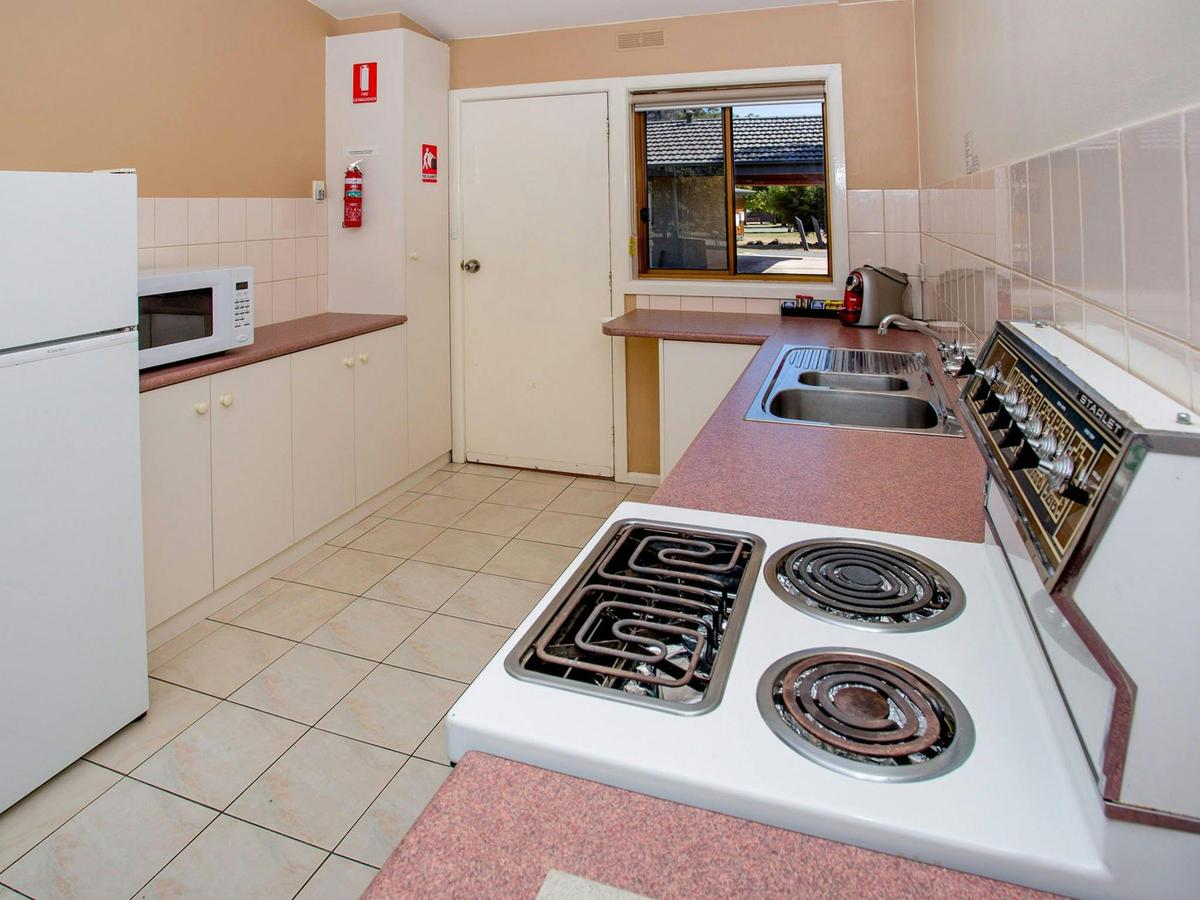 NRMA_HG-1901-Two-Bedroom-Cabin-Sleeps4