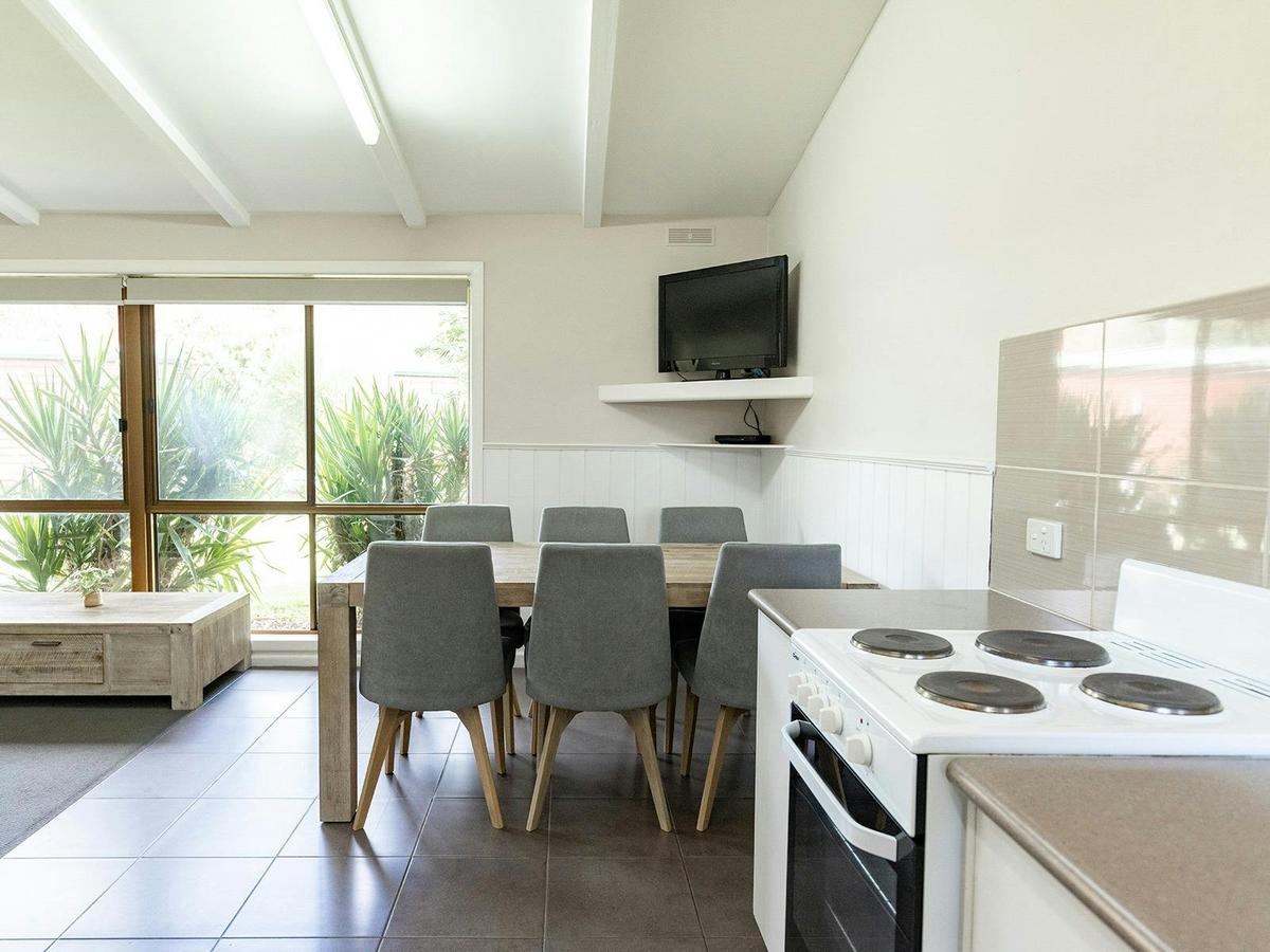 Two Bedroom Cabin Sleeps 6 | Kitchen and dining