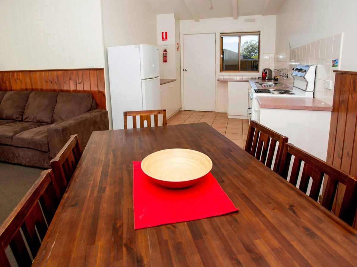 NRMA_HG-1901-Two-Bedroom-Cabin-Sleeps5