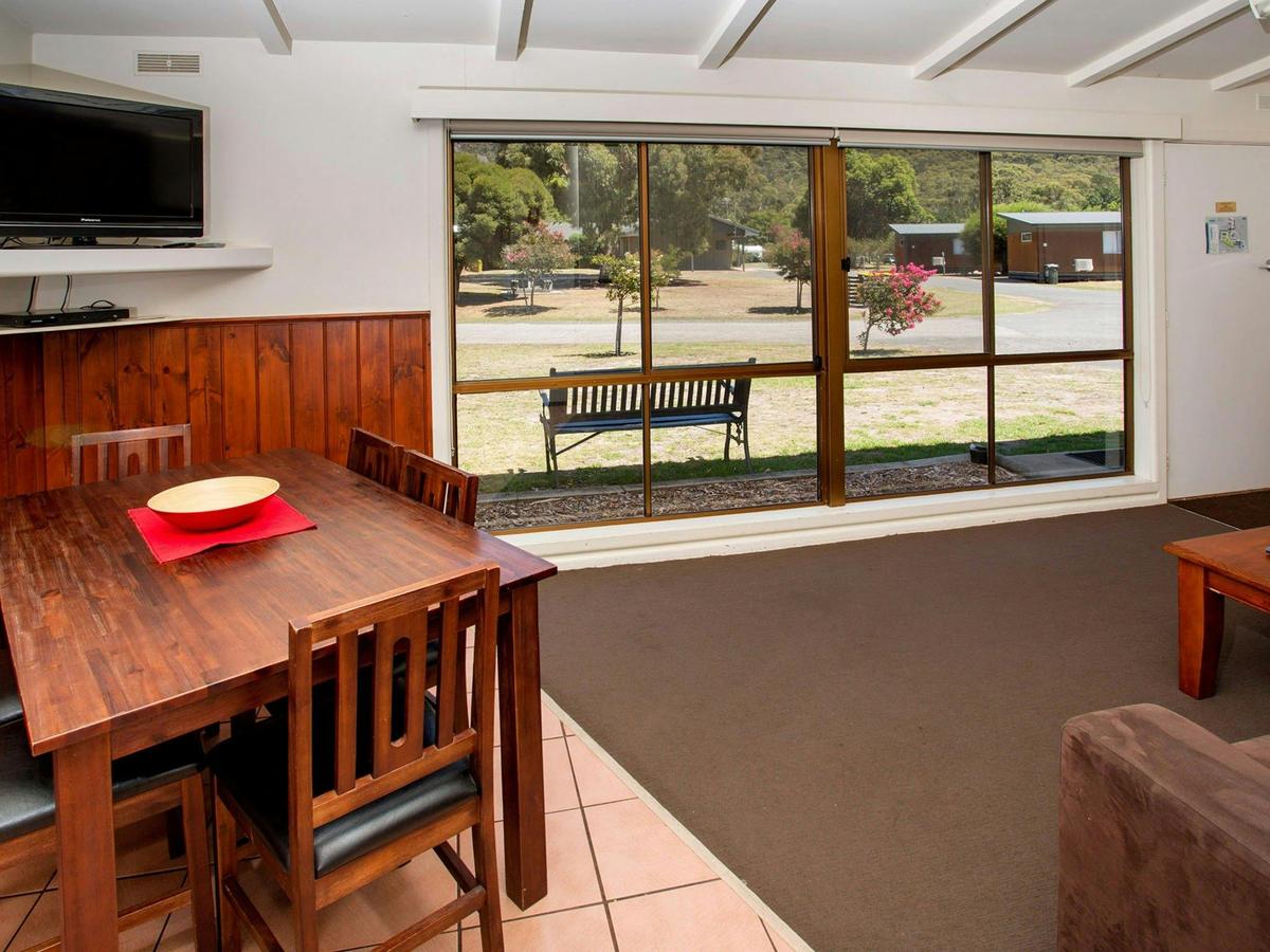 NRMA_HG-1901-Two-Bedroom-Cabin-Sleeps4