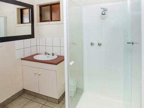 NRMA_HG-1901-Two-Bedroom-Cabin-Sleeps4