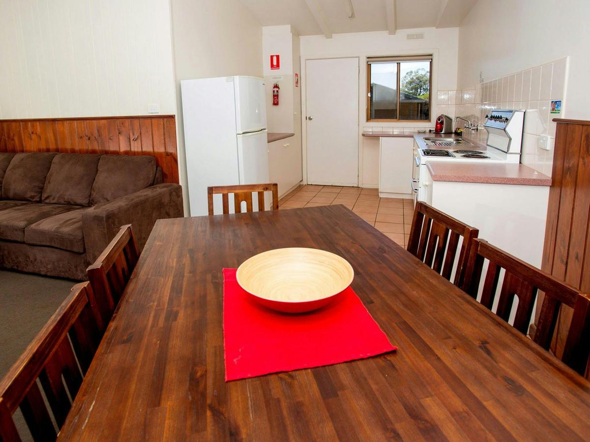 NRMA_HG-1901-Two-Bedroom-Cabin-Sleeps4